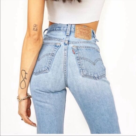 Vintage women’s 512 Levi's Slim tapered Leg short med. wash high rise jeans 24 - Picture 1 of 8